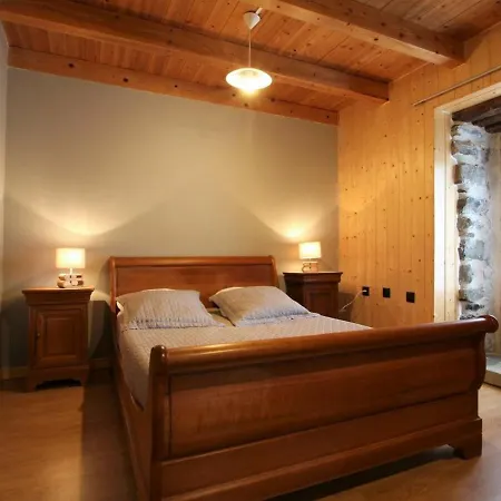 Location Authentique Avec Cheminee Et Toit De Chaume, Proche Nature Et Activites A St-front - Fr-1-582-291 Holiday home Saint-Front (Haute-Loire)