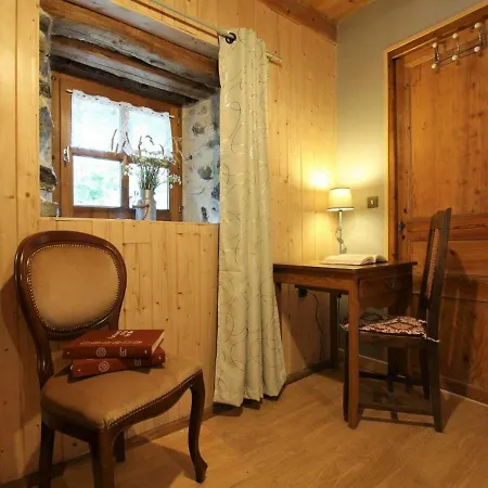 Location Authentique Avec Cheminee Et Toit De Chaume, Proche Nature Et Activites A St-front - Fr-1-582-291 Holiday home Saint-Front (Haute-Loire)
