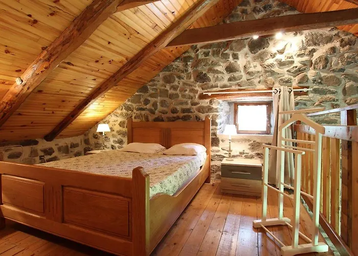 Location Authentique Avec Cheminee Et Toit De Chaume, Proche Nature Et Activites A St-front - Fr-1-582-291